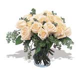 11 adet beyaz gül vazoda  Şırnak çiçek gönderme 