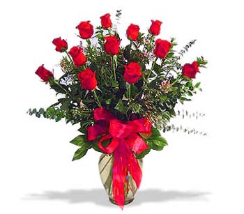 çiçek siparisi 11 adet kirmizi gül cam vazo  Şırnak uluslararası çiçek gönderme 